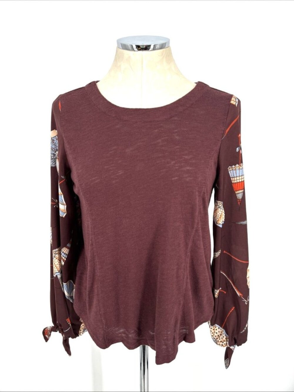 Anthropologie Akemi + Kin Maroon Top Sz XS Balloon-Sleeve Umbrella Printed